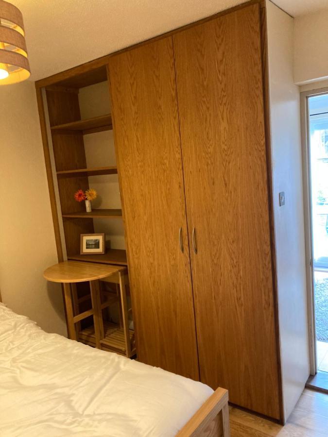 Апартаменти Double Bed Self Contained Annexe 14B Is To The Right Of The Main House Солсбері Екстер'єр фото